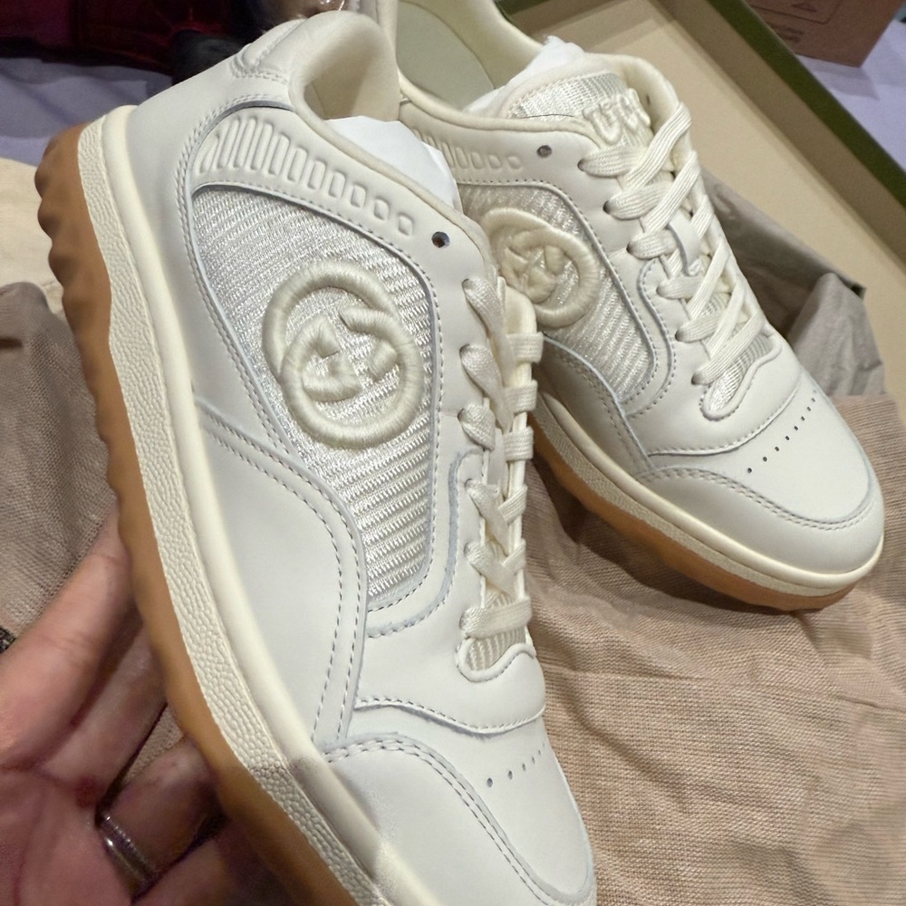 Gucci women Cream Low-Top Leather Sneakers with Gum Sole size 35